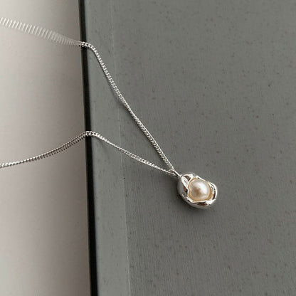 Retro Geometric Pearl Necklace